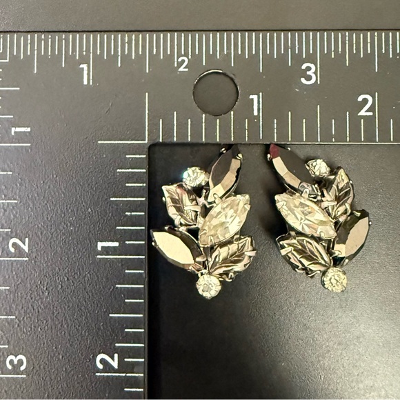 Vintage Unsigned Juliana Style Silver Rhinestones Climber Clip On Earrings 12g. - Picture 6 of 14